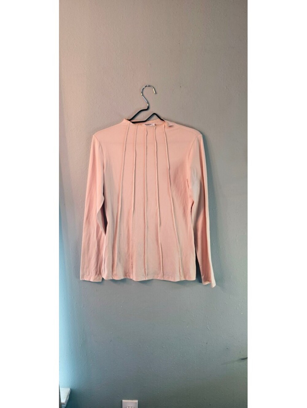 Zeagoo Women’s Medium Cream Long Sleeve Exposed Seam Mock Neck Top